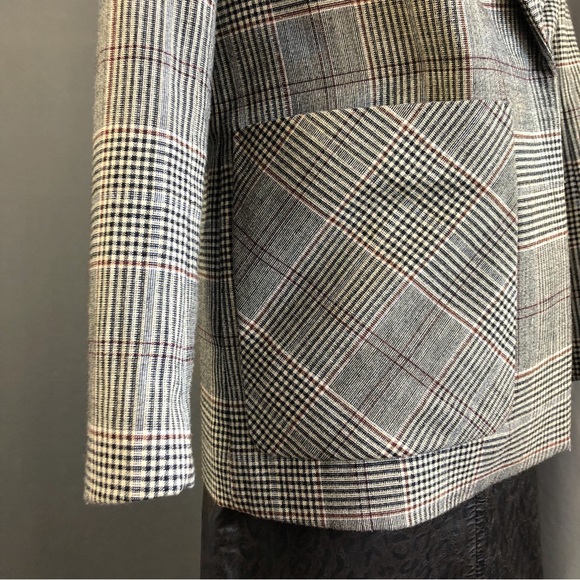 MO & Co Wool Blend blazer with Oversized Pocket - Picture 8 of 9